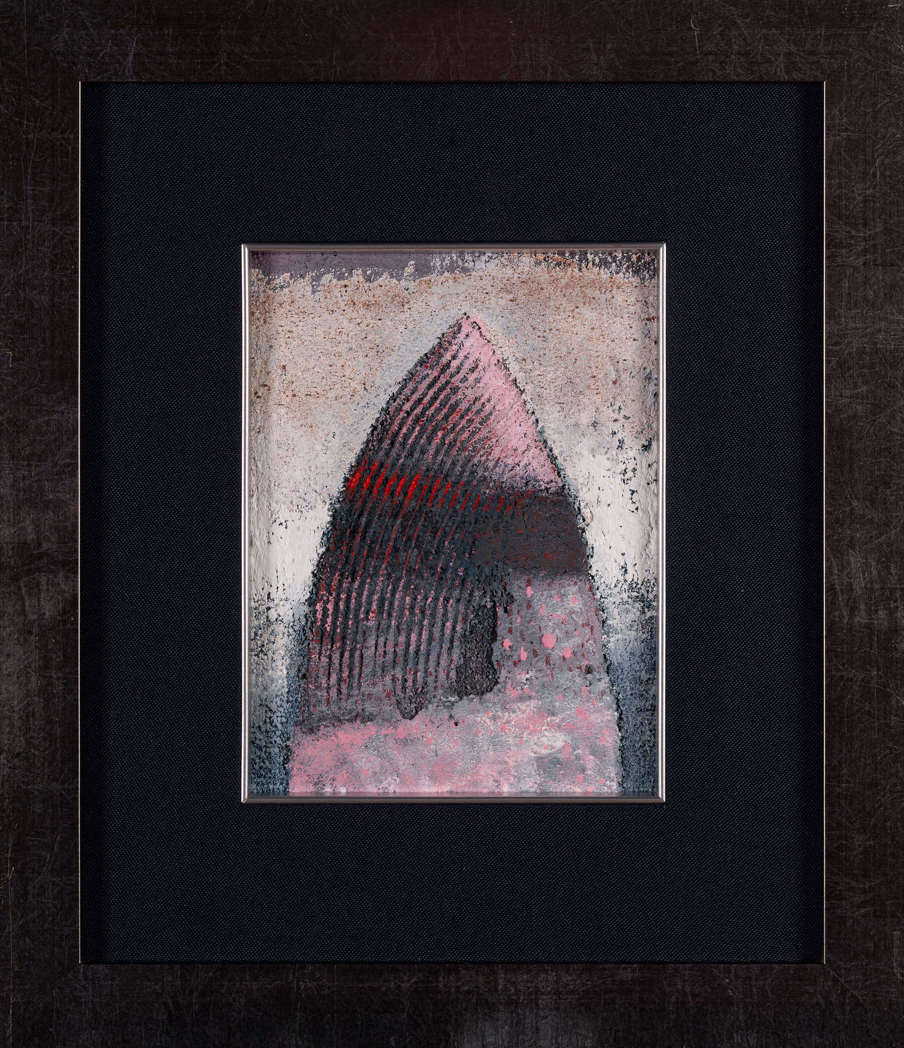 Ostra forma w szarościach