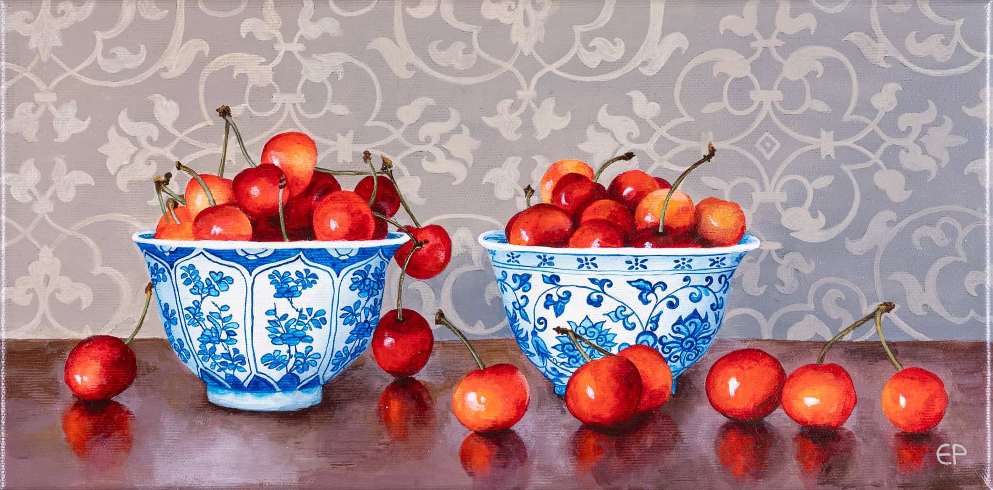 Dwie miski z czereśniami